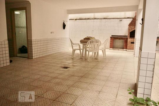 Garagem de casa para alugar com 4 quartos, 550m² em Jardim Maia, Guarulhos
