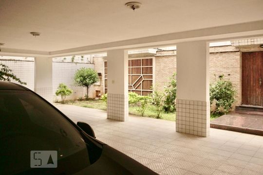Garagem de casa para alugar com 4 quartos, 550m² em Jardim Maia, Guarulhos