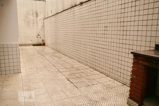 Quintal  de casa para alugar com 4 quartos, 550m² em Jardim Maia, Guarulhos