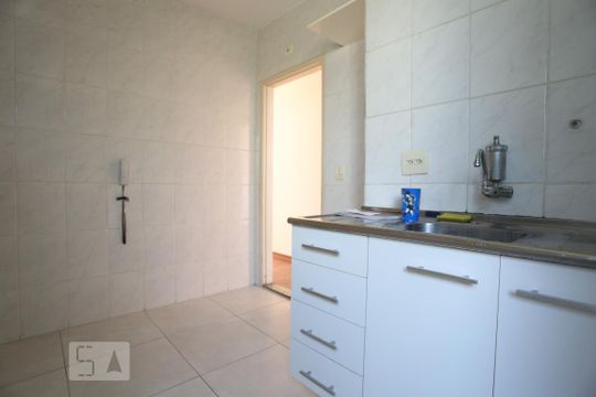 Cozinha de apartamento à venda com 2 quartos, 56m² em Jardim Roberto, Osasco