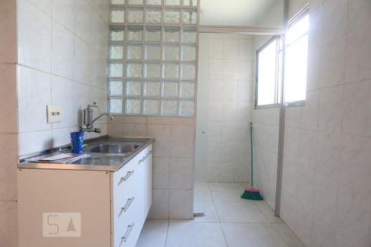 Cozinha de apartamento à venda com 2 quartos, 56m² em Jardim Roberto, Osasco