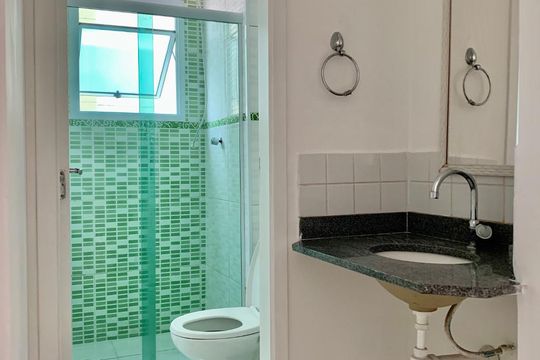 Banheiro de apartamento para alugar com 2 quartos, 50m² em Gopoúva, Guarulhos