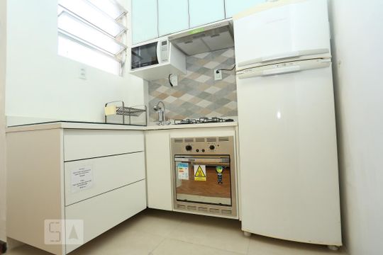 Cozinha de apartamento para alugar com 1 quarto, 38m² em Copacabana, Rio de Janeiro