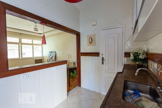 Cozinha  de apartamento à venda com 2 quartos, 70m² em Boa Viagem, Niterói