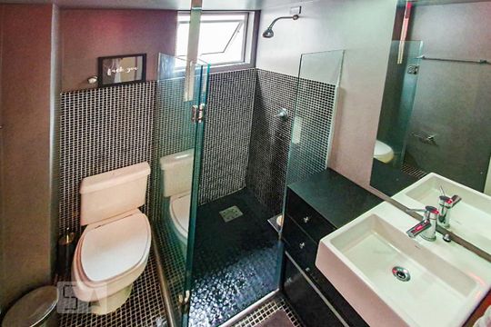Banheiro  de apartamento à venda com 1 quarto, 65m² em Rio Branco, Porto Alegre