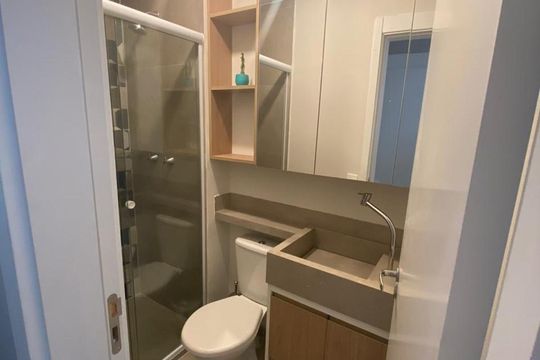 Banheiro Suíte 1 de apartamento para alugar com 2 quartos, 60m² em Continental, Osasco