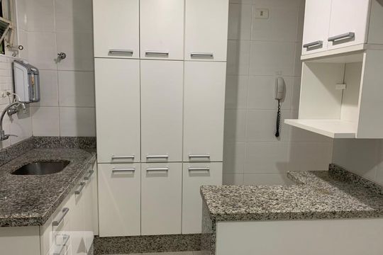 Cozinha de apartamento à venda com 2 quartos, 63m² em Bela Vista, São Paulo