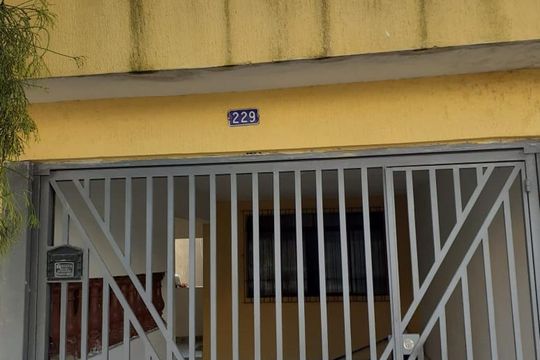 Fachada de casa à venda com 3 quartos, 170m² em Baeta Neves, São Bernardo do Campo