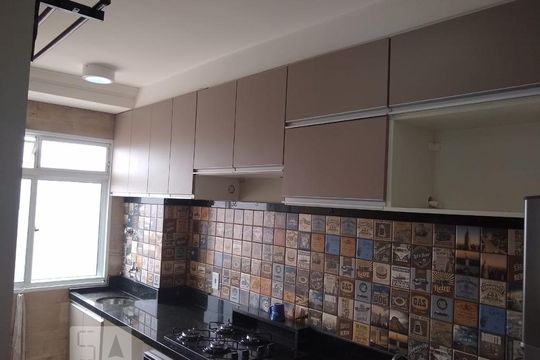 cozinha de apartamento para alugar com 2 quartos, 49m² em Vila Satúrnia, Campinas