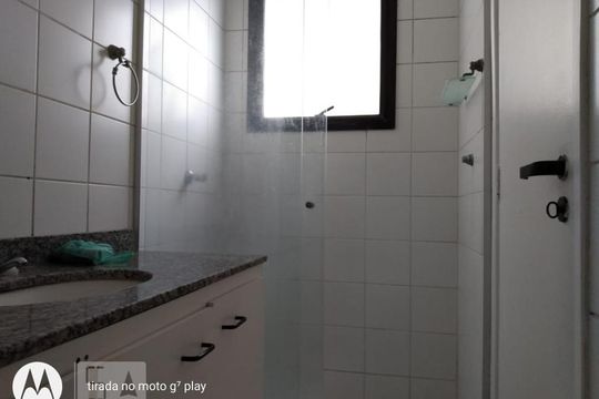 Banheiro da suíte de apartamento para alugar com 3 quartos, 82m² em Jardim do Lago, Campinas