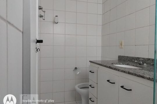Banheiro da suíte de apartamento para alugar com 3 quartos, 82m² em Jardim do Lago, Campinas