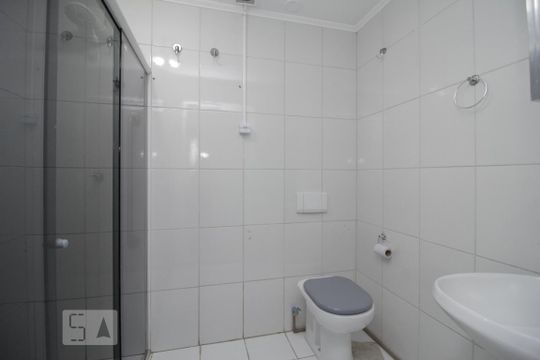 Banheiro de apartamento à venda com 2 quartos, 43m² em Mato Grande, Canoas