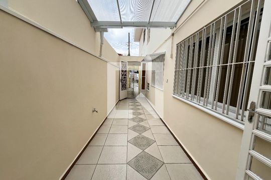 Área externa de casa para alugar com 4 quartos, 210m² em Planalto Paulista, São Paulo