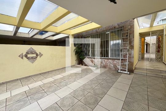 Garagem de casa para alugar com 4 quartos, 210m² em Planalto Paulista, São Paulo