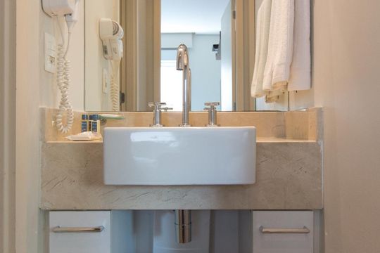 Banheiro de apartamento à venda com 1 quarto, 41m² em Vila Olímpia, São Paulo