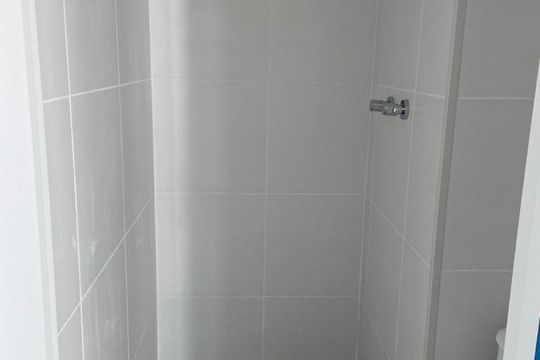 Banheiro  de apartamento para alugar com 2 quartos, 55m² em Santa Teresinha, São Paulo
