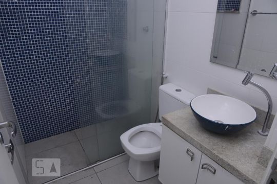 Banheiro de apartamento à venda com 2 quartos, 58m² em Tanque, Rio de Janeiro