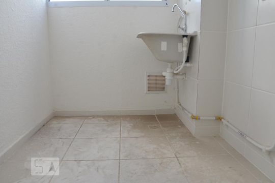 Área de Serviço de apartamento para alugar com 2 quartos, 45m² em Del Castilho, Rio de Janeiro
