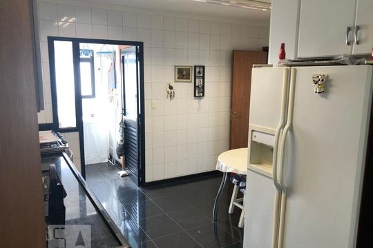 Cozinha de apartamento para alugar com 3 quartos, 125m² em Vila Pompéia, São Paulo