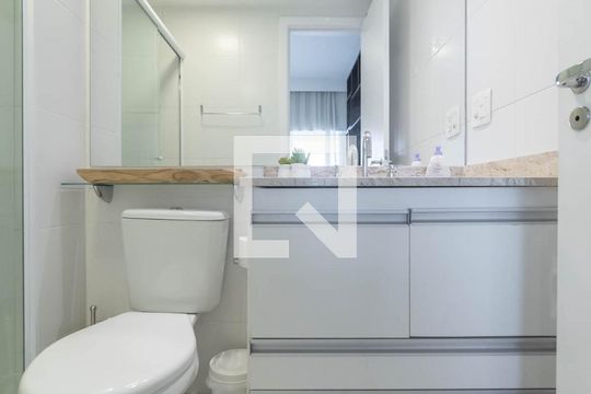 Banheiro de apartamento à venda com 1 quarto, 33m² em Brooklin Paulista, São Paulo
