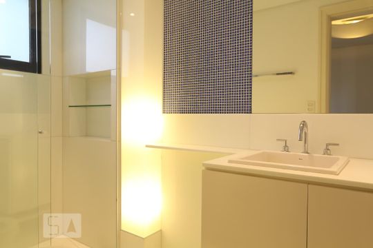 Banheiro da suíte 3 de apartamento para alugar com 4 quartos, 360m² em Paraíso do Morumbi, São Paulo