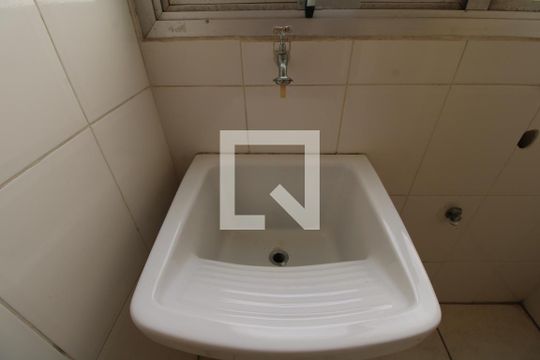Tanque de apartamento para alugar com 2 quartos, 72m² em Vila Anhangüera, São Paulo