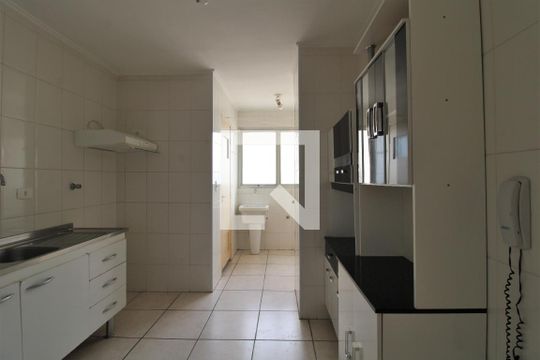 Cozinha de apartamento para alugar com 2 quartos, 72m² em Vila Anhangüera, São Paulo