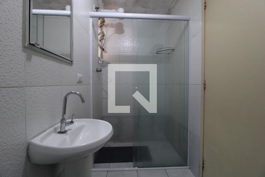 Banheiro de apartamento para alugar com 2 quartos, 72m² em Vila Anhangüera, São Paulo
