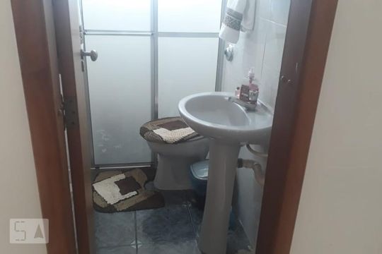 Banheiro de apartamento para alugar com 3 quartos, 49m² em Santa Felicidade, Curitiba