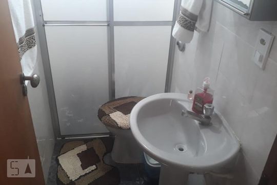 Banheiro de apartamento para alugar com 3 quartos, 49m² em Santa Felicidade, Curitiba