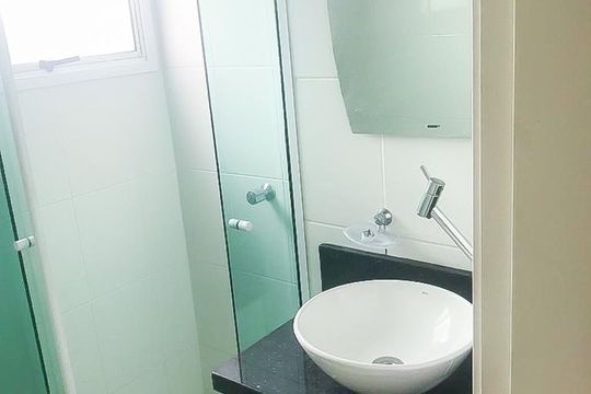 Banheiro de apartamento à venda com 2 quartos, 54m² em Jardim das Samambaias, Jundiaí