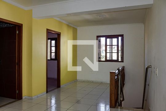 Hall 2° Andar de casa à venda com 4 quartos, 197m² em São José, Canoas