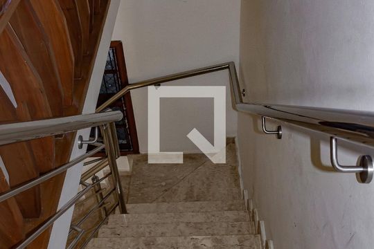 Escada de casa à venda com 4 quartos, 197m² em São José, Canoas