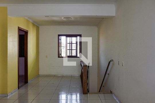 Hall 2° Andar de casa à venda com 4 quartos, 197m² em São José, Canoas