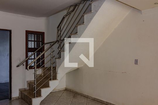 Escada de casa à venda com 4 quartos, 197m² em São José, Canoas