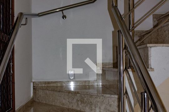 Escada de casa à venda com 4 quartos, 197m² em São José, Canoas