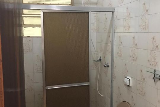 banheiro 2 de casa para alugar com 3 quartos, 130m² em Jardim García, Campinas