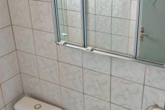 Banheiro de apartamento à venda com 2 quartos, 56m² em Parque Residencial Vila União, Campinas