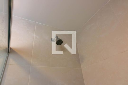 Suíte, banheiro  de apartamento à venda com 2 quartos, 67m² em Santo Amaro, São Paulo