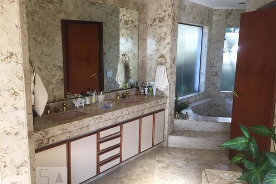 Banheiro da Suíte de casa à venda com 4 quartos, 450m² em Vila Sônia, São Paulo