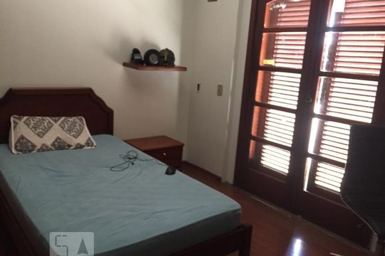 Quarto de casa à venda com 4 quartos, 450m² em Vila Sônia, São Paulo