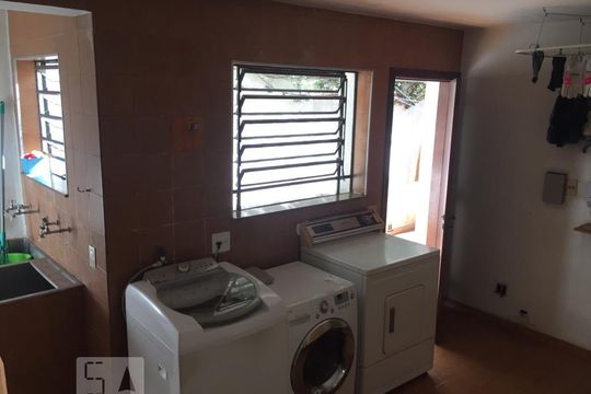 Área de serviço de casa à venda com 4 quartos, 450m² em Vila Sônia, São Paulo