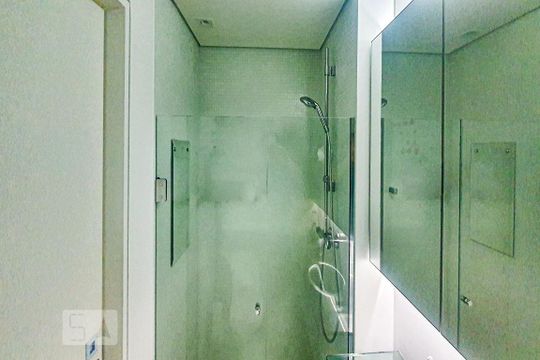 Banheiro  de kitnet/studio à venda com 1 quarto, 69m² em Petrópolis, Porto Alegre