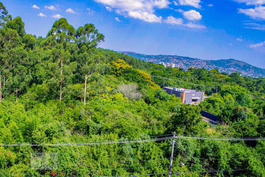 Vista  de kitnet/studio à venda com 1 quarto, 69m² em Petrópolis, Porto Alegre