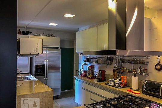 Cozinha de apartamento à venda com 3 quartos, 135m² em Chácara Santo Antônio (zona Sul), São Paulo