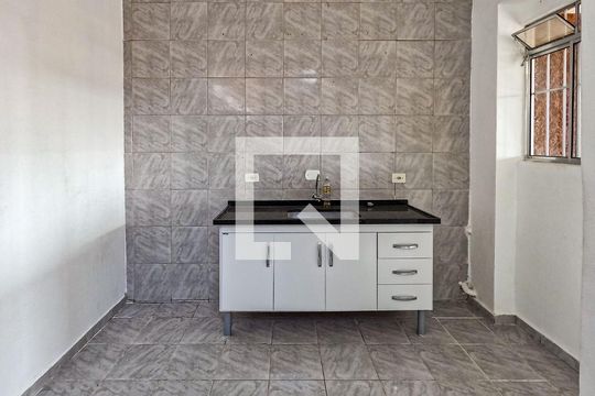 Sala/Cozinha de casa para alugar com 1 quarto, 40m² em Piqueri, São Paulo