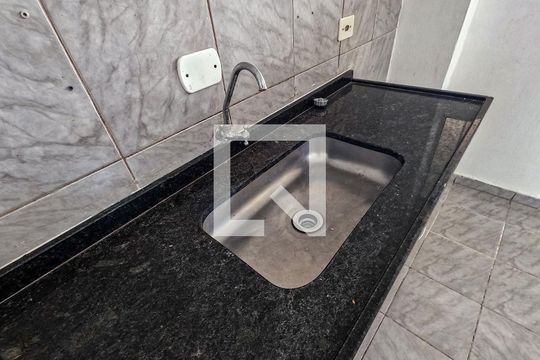 Sala/Cozinha de casa para alugar com 1 quarto, 40m² em Piqueri, São Paulo