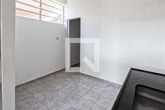 Sala/Cozinha de casa para alugar com 1 quarto, 40m² em Piqueri, São Paulo