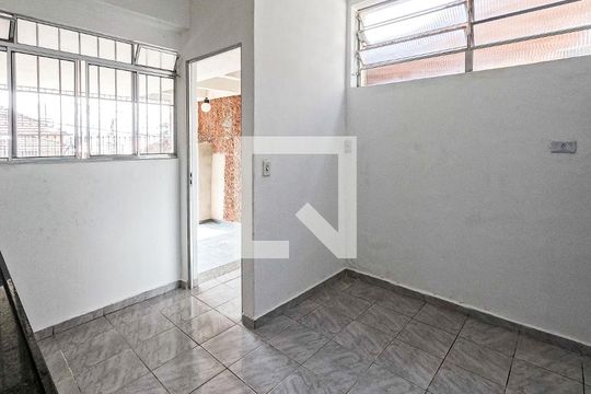Sala/Cozinha de casa para alugar com 1 quarto, 40m² em Piqueri, São Paulo