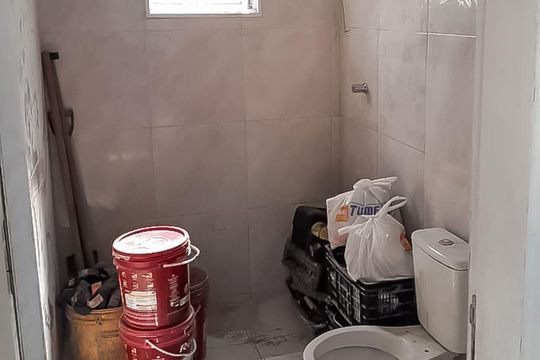 Banheiro de kitnet/studio à venda com 1 quarto, 55m² em Cavalhada, Porto Alegre